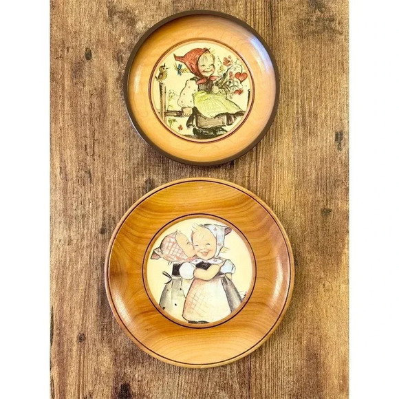 Vintage Hummel Wooden Wall Plate Set Mid 20th Century Brown Decor - Picture 1 of 6